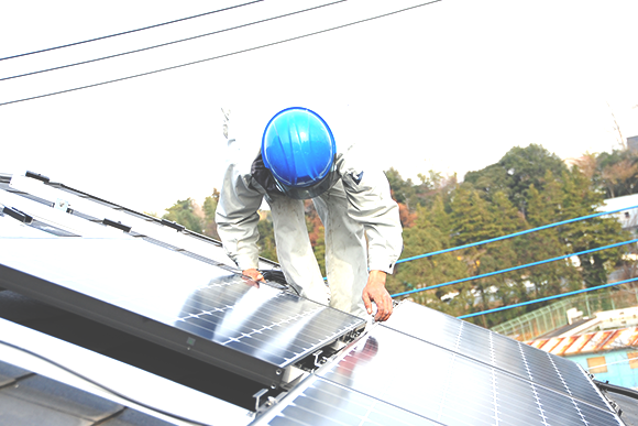 修繕工事で屋根にある太陽光パネルを一度外したい！
